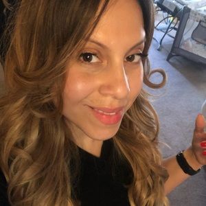 Meet your Posher, Cynthia